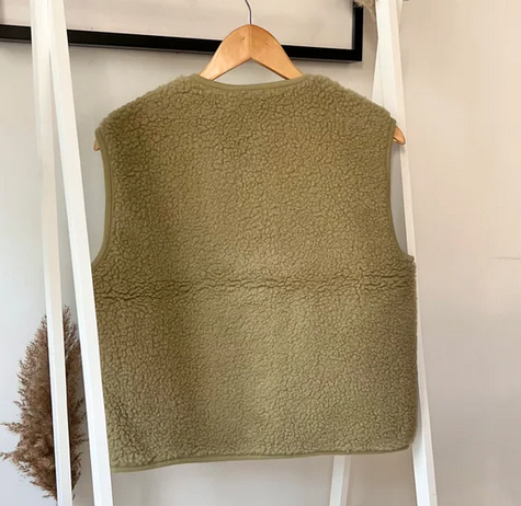 Teddyweste mit Druckknöpfen von Alwero in pistaccio hellgrün