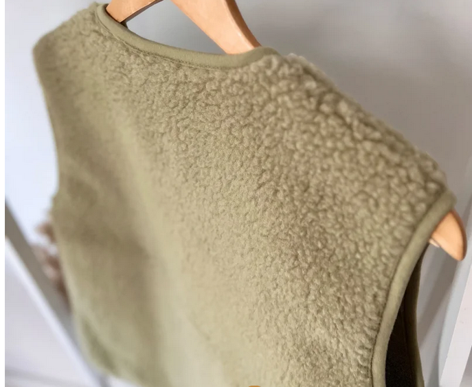 Teddyweste mit Druckknöpfen von Alwero in pistaccio hellgrün