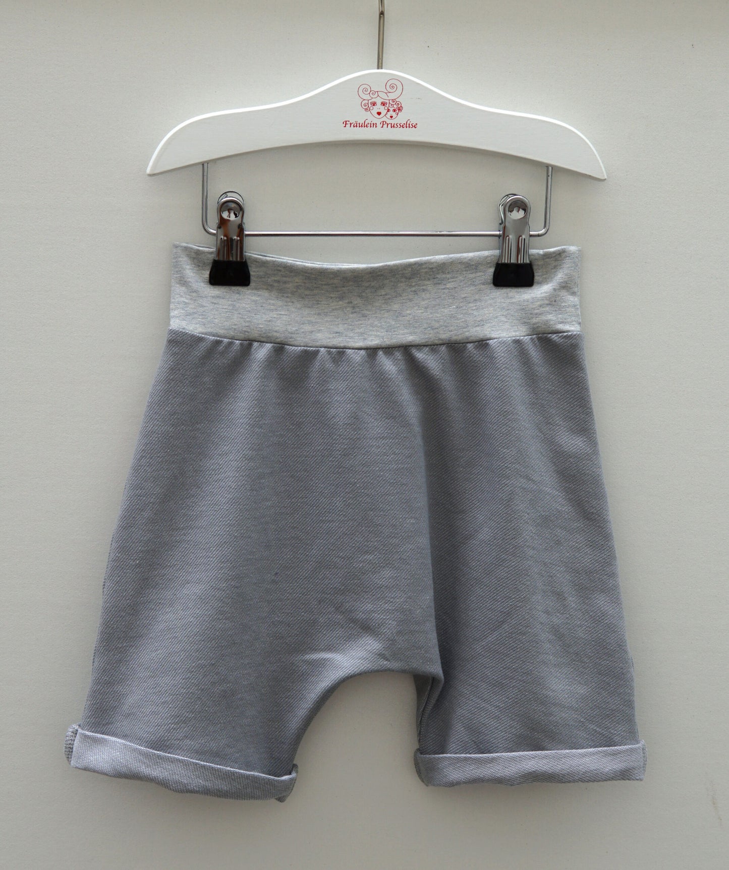 Shorts grau mit Tasche Partykäfer von Fäulein Prusselise