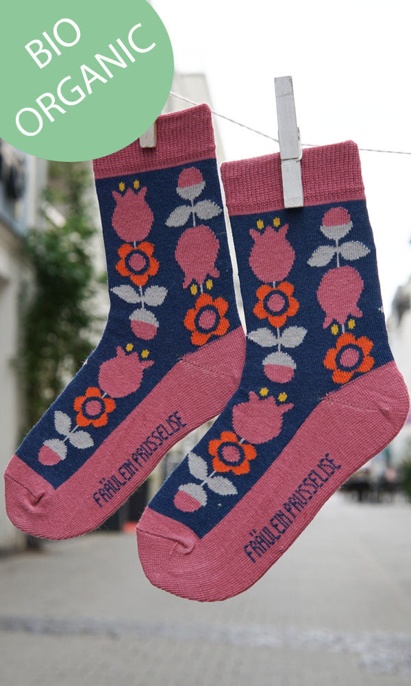 Schoene Kindersocken mit Tulpenmotiv in dunkelblau und rosa.