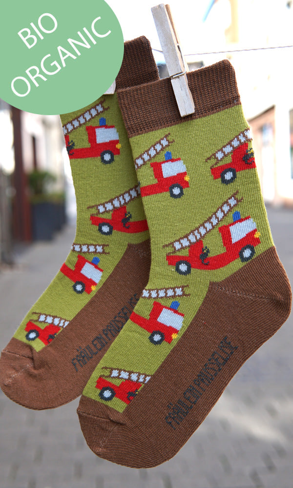 Prusselise Kindersocken mit tollem Feuerwehrmotiv in gruen,rot und braun.