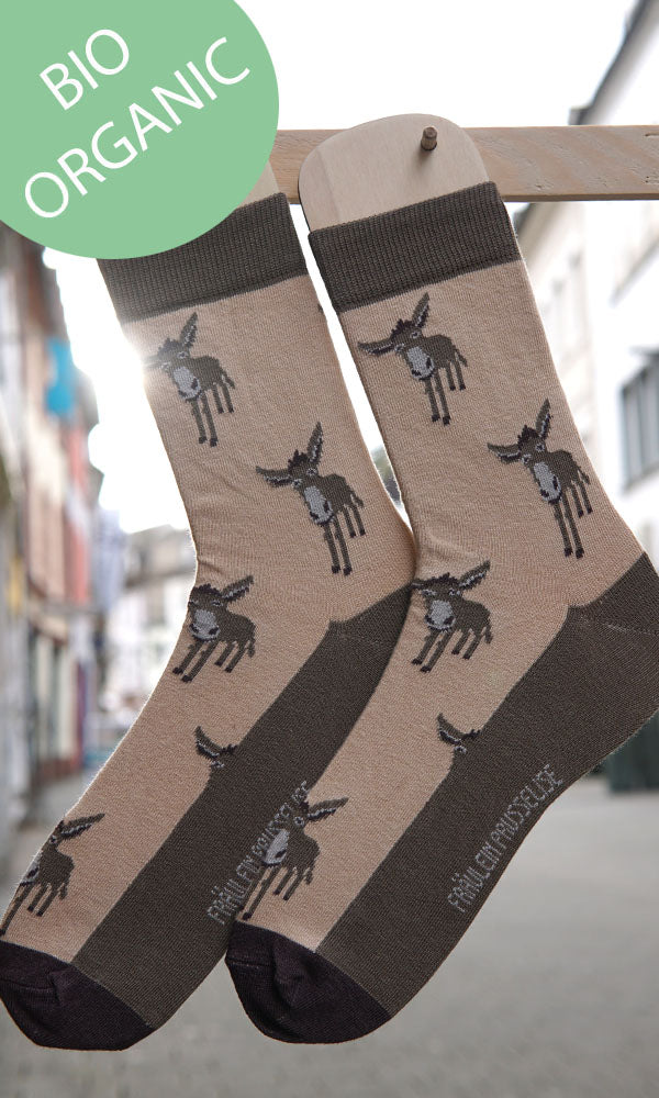 Schoene Socken mit Eselmotiv in beige und braun.