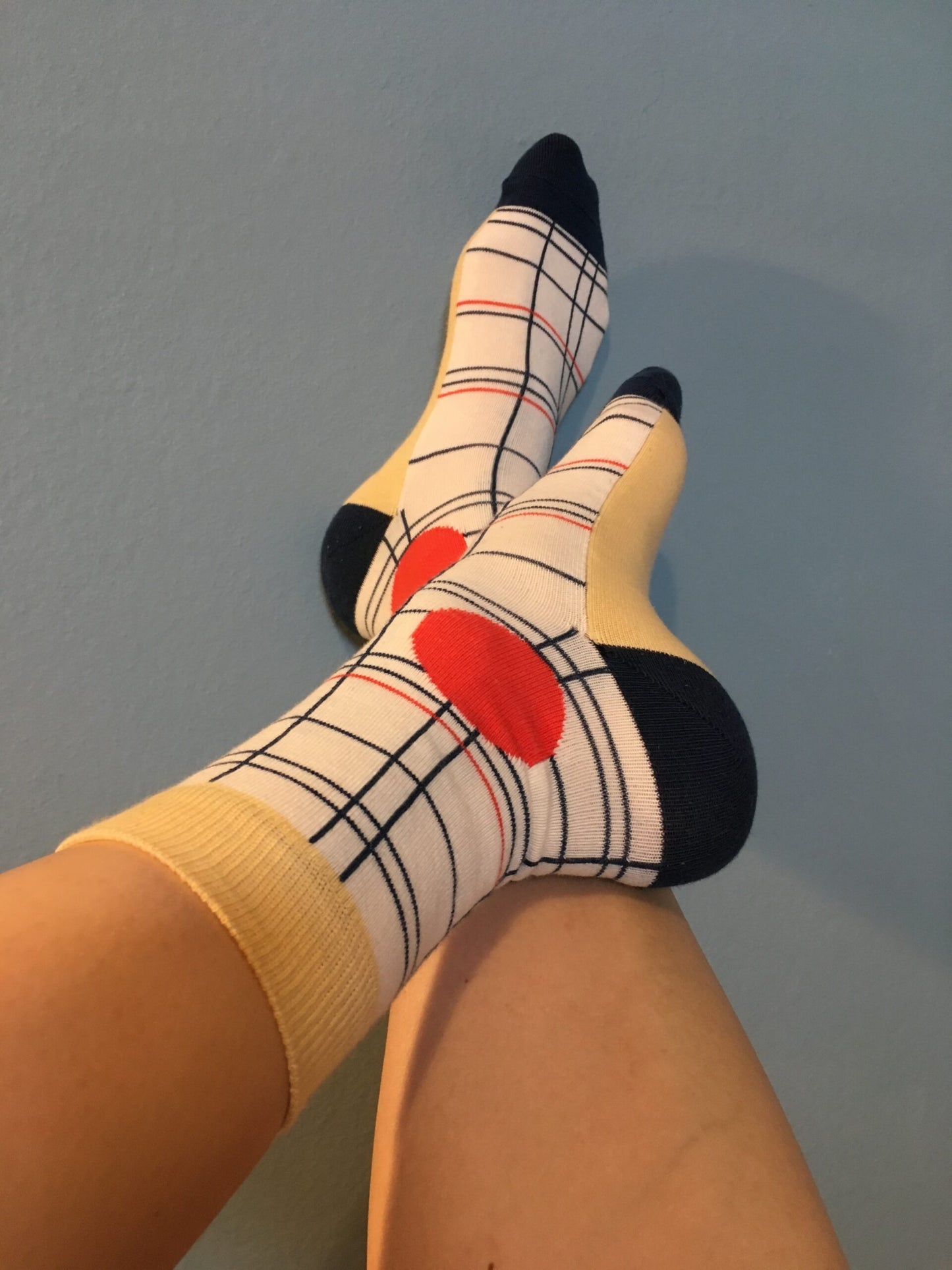 Prusselise Damensocken mit coolem Gridmuster in gelb,blau und rot.