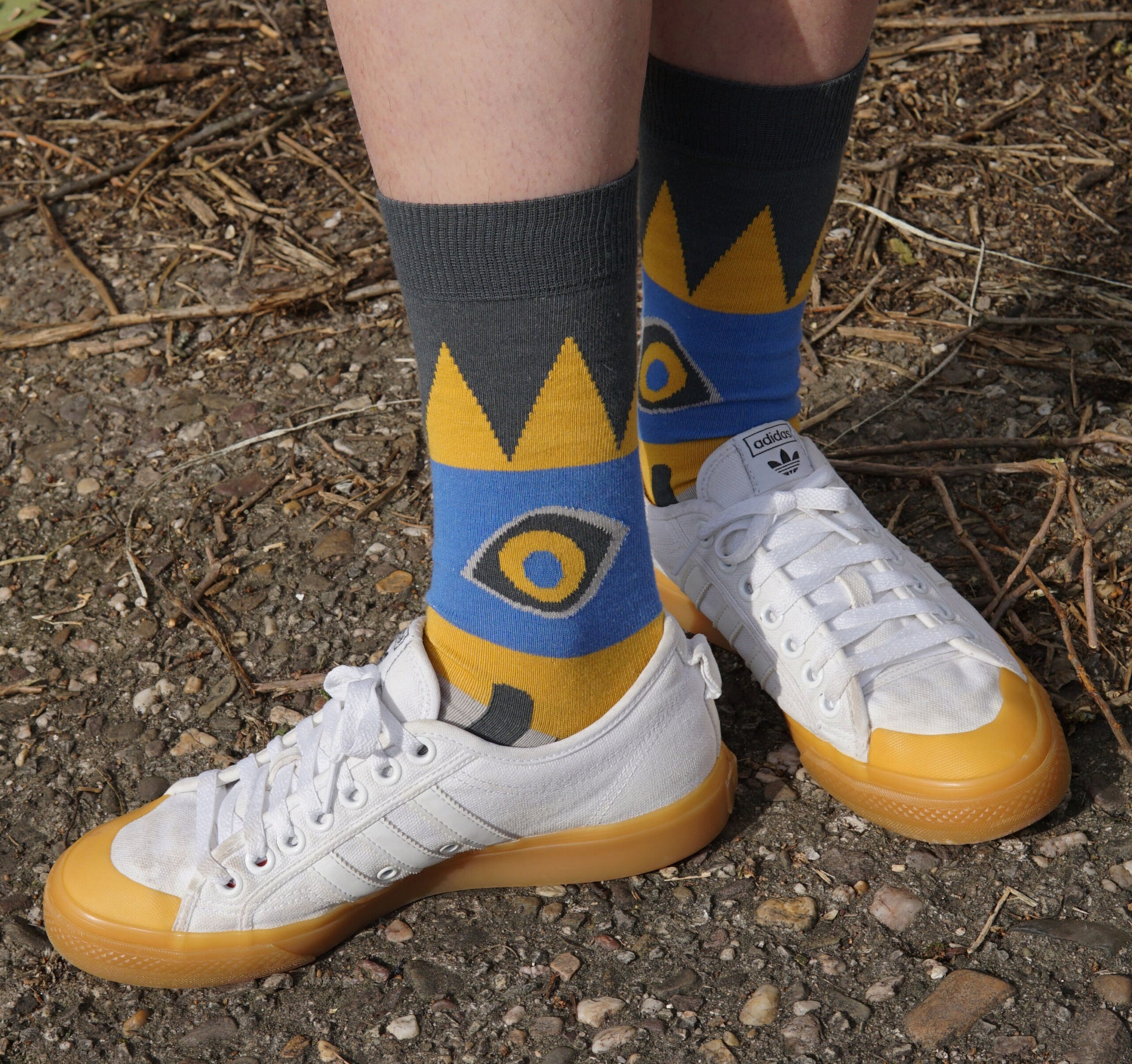 Tolles Tragefoto von den Prusselise multicolor Damensocken mit coolem Inkamotiv.