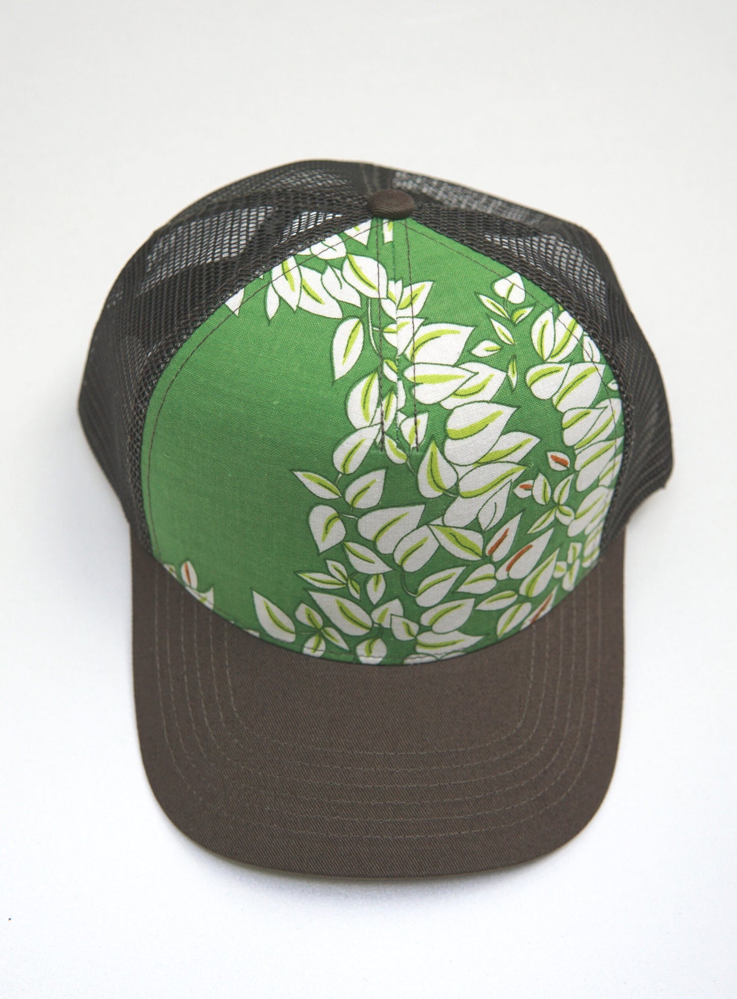 Cap with retro fabric leaves with green by Fräulein Prusselise