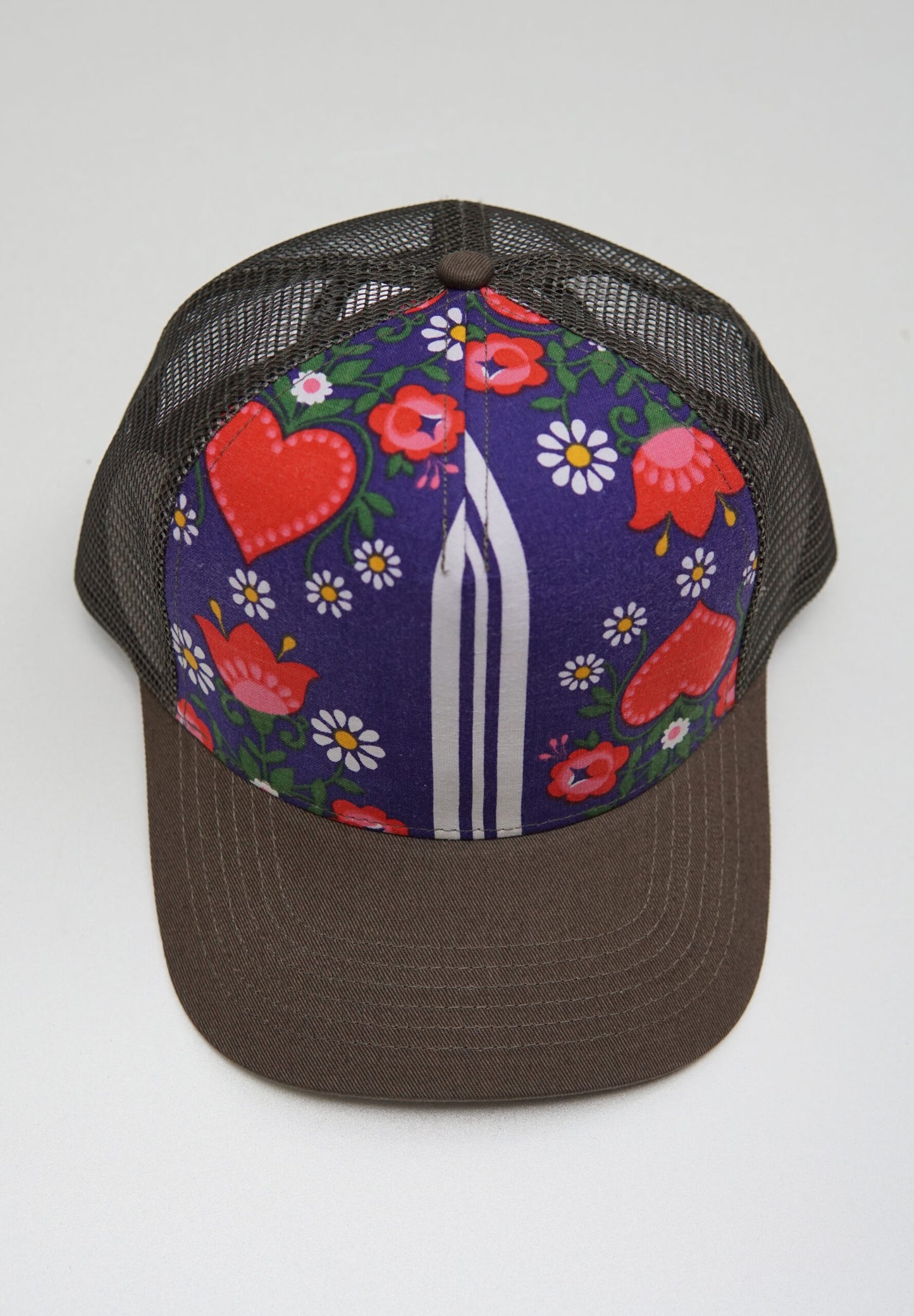 Cap mit retro Stoff Blumen und Herzen blau von Fräulein Prusselise