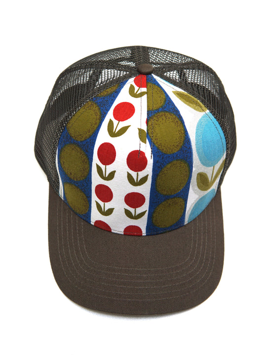 Cap with retro fabric lollipop flower by Fräulein Prusselise