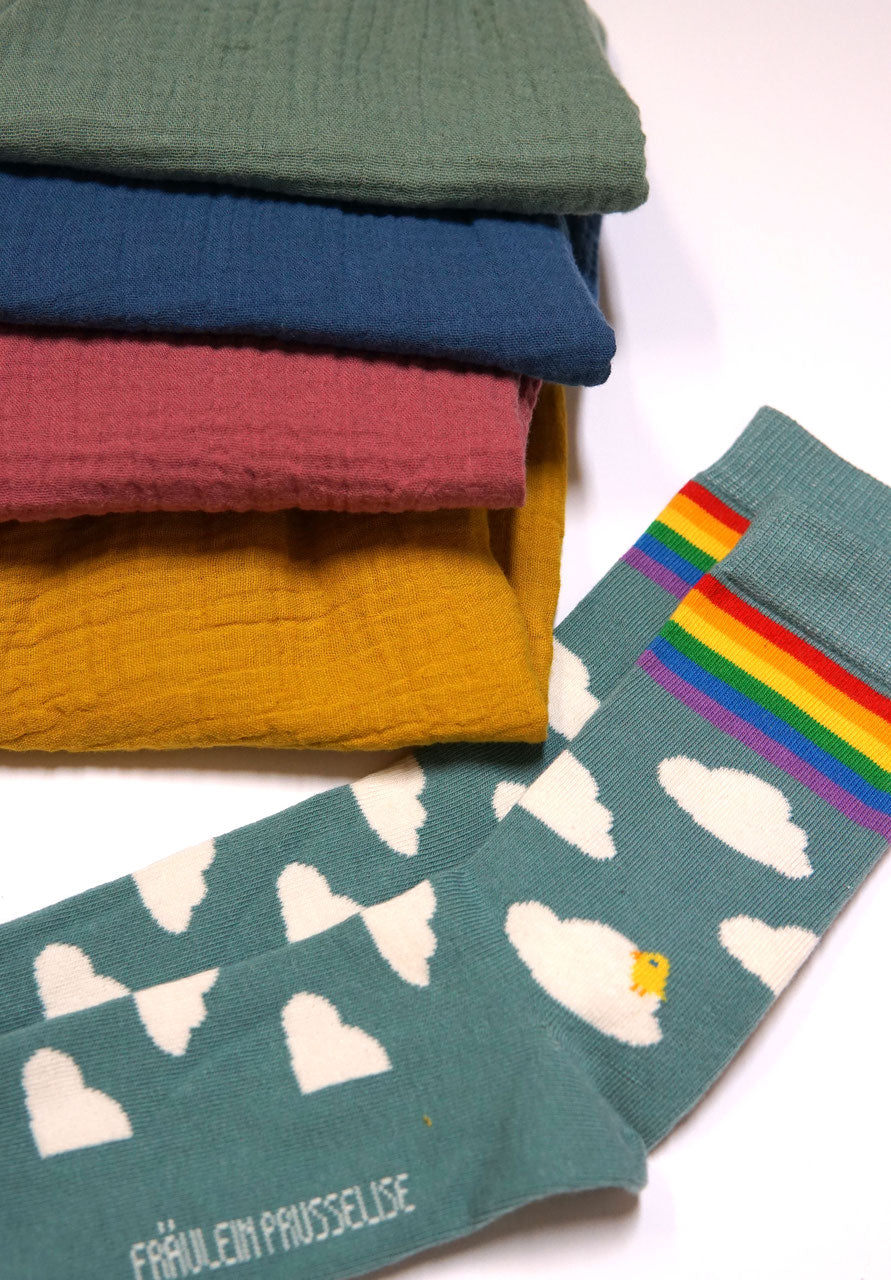 Kindersocken Wolkenmatz und Regenbogen atmo