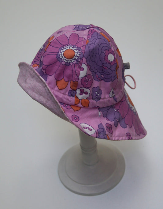 Sun hat purple retro flowers by Fäulein Prusselise